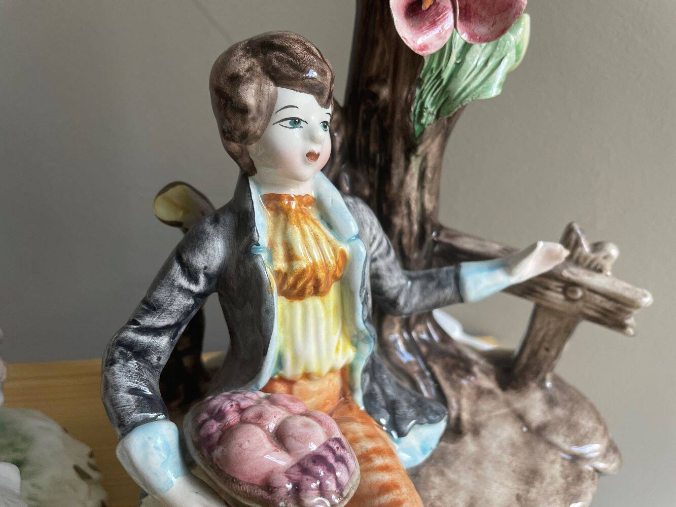 Paire de lampes de table en porcelaine italienne par Capodimonte.