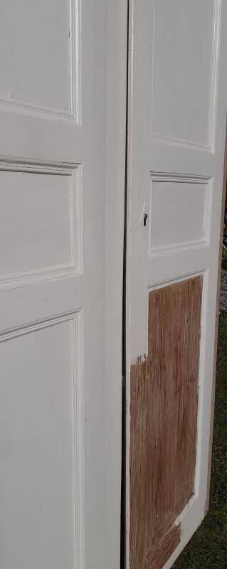 Pair of 19th-century cupboard doors and frame, woodwork