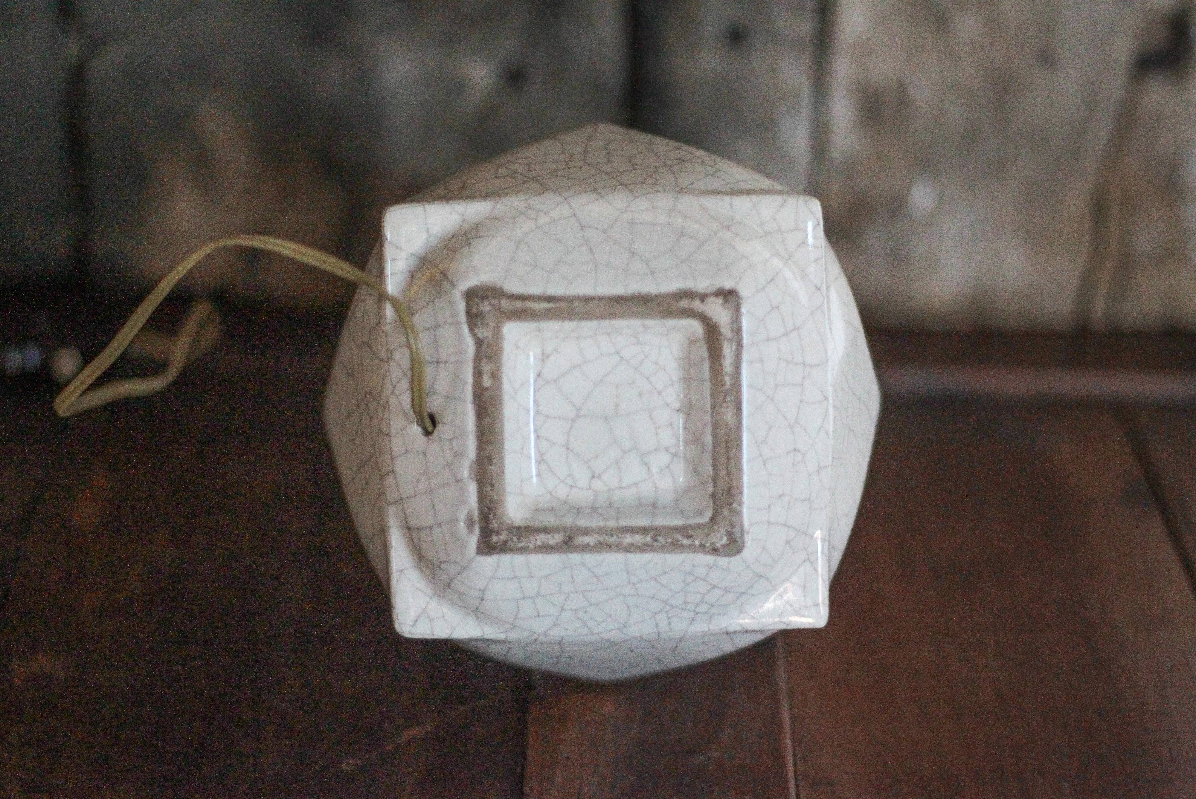 Cracked ceramic Art Deco lamp, table lamp, cube-shaped lamp.