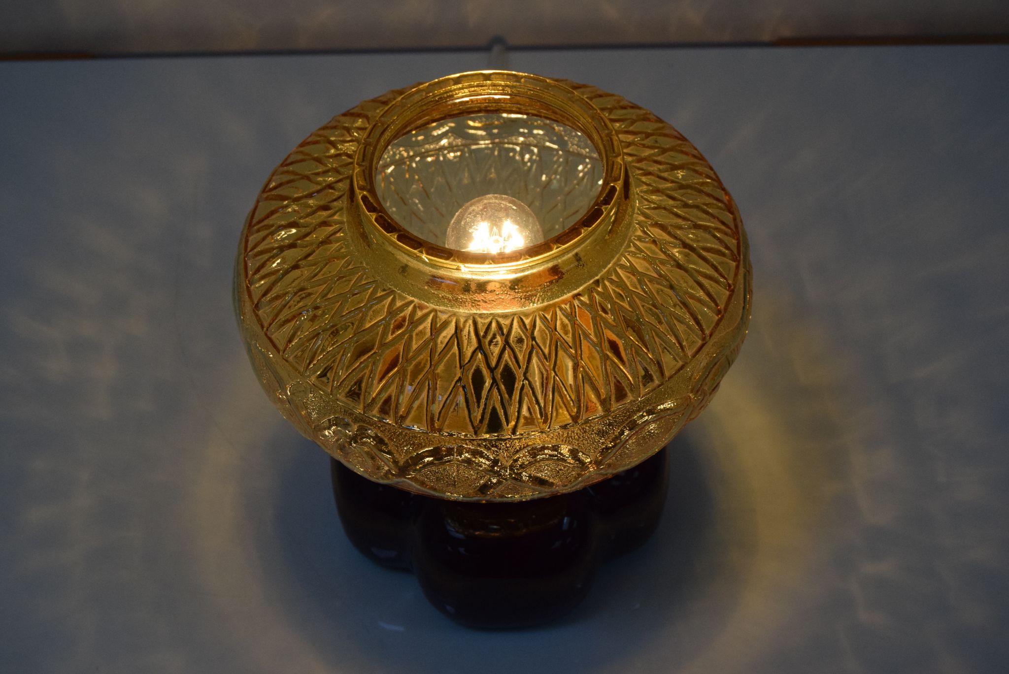 Lampe de table en céramique du milieu du siècle années 1960.