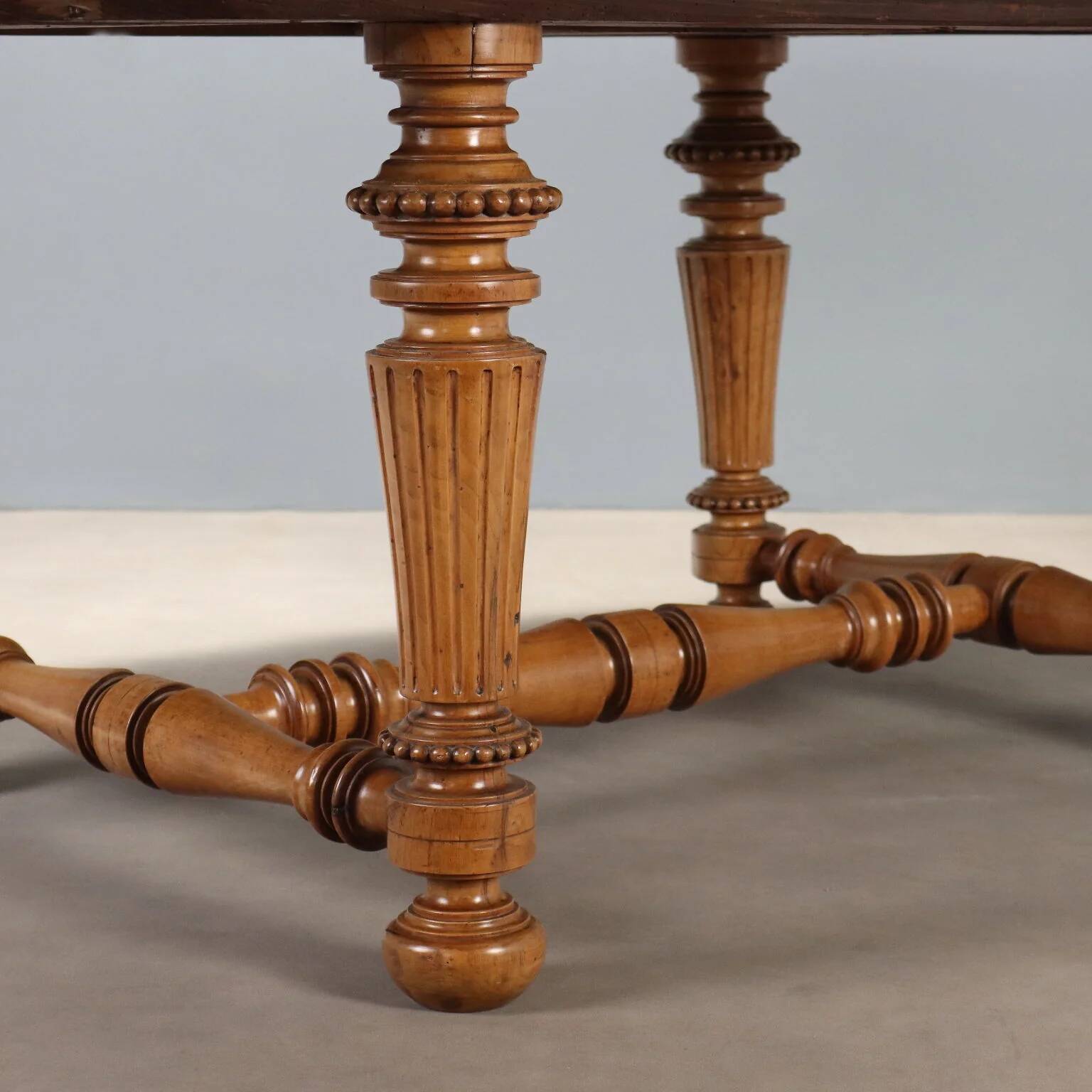 Table extensible en noyer - Italie XIXe siècle