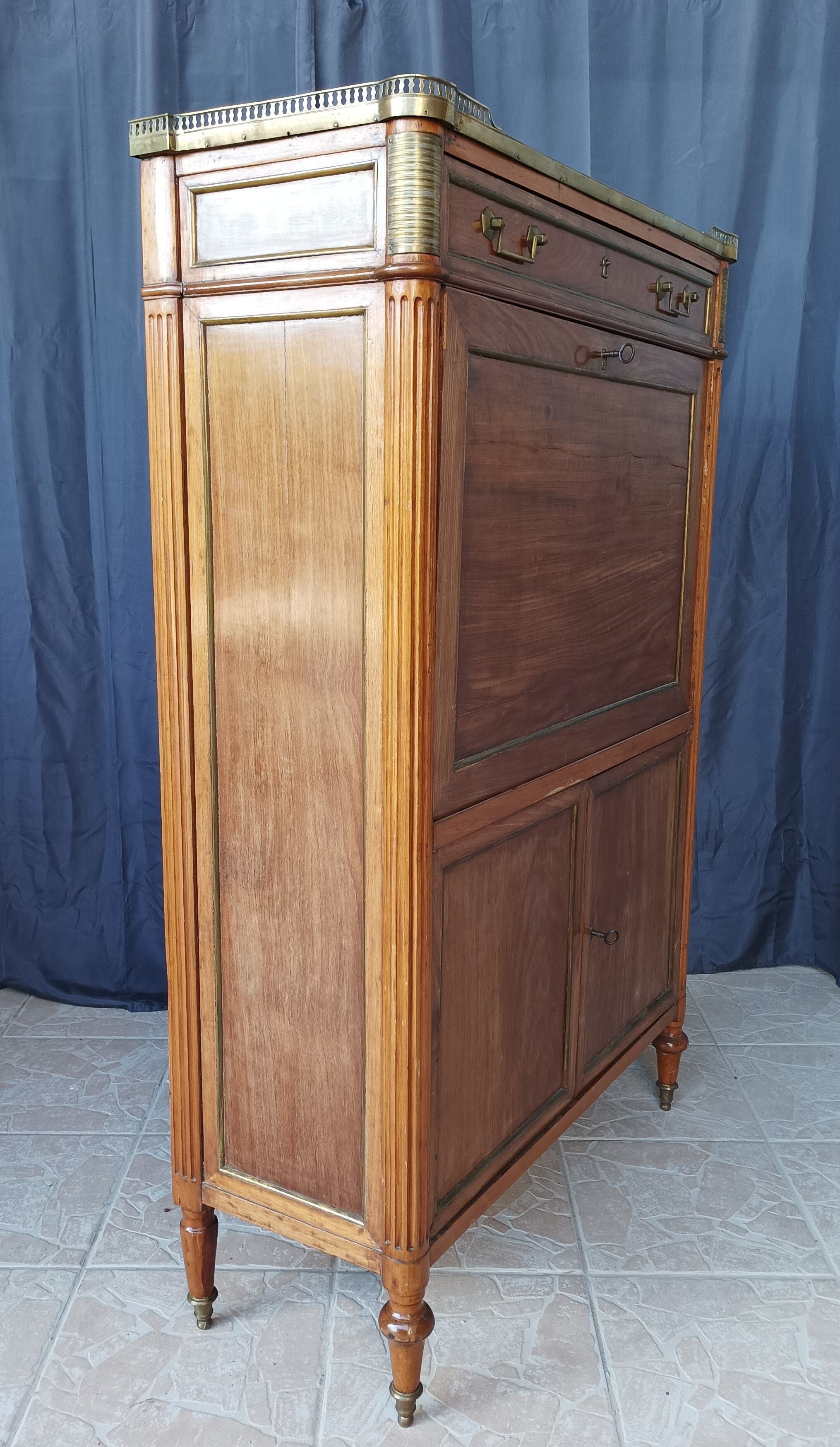 Secretary Louis XVI in mahogany 18th century