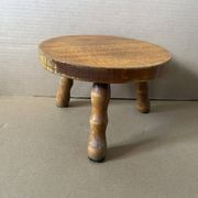Petit tabouret en bois massif