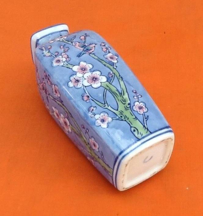 Asian porcelain vase with trendy bird decor / lotus flowers