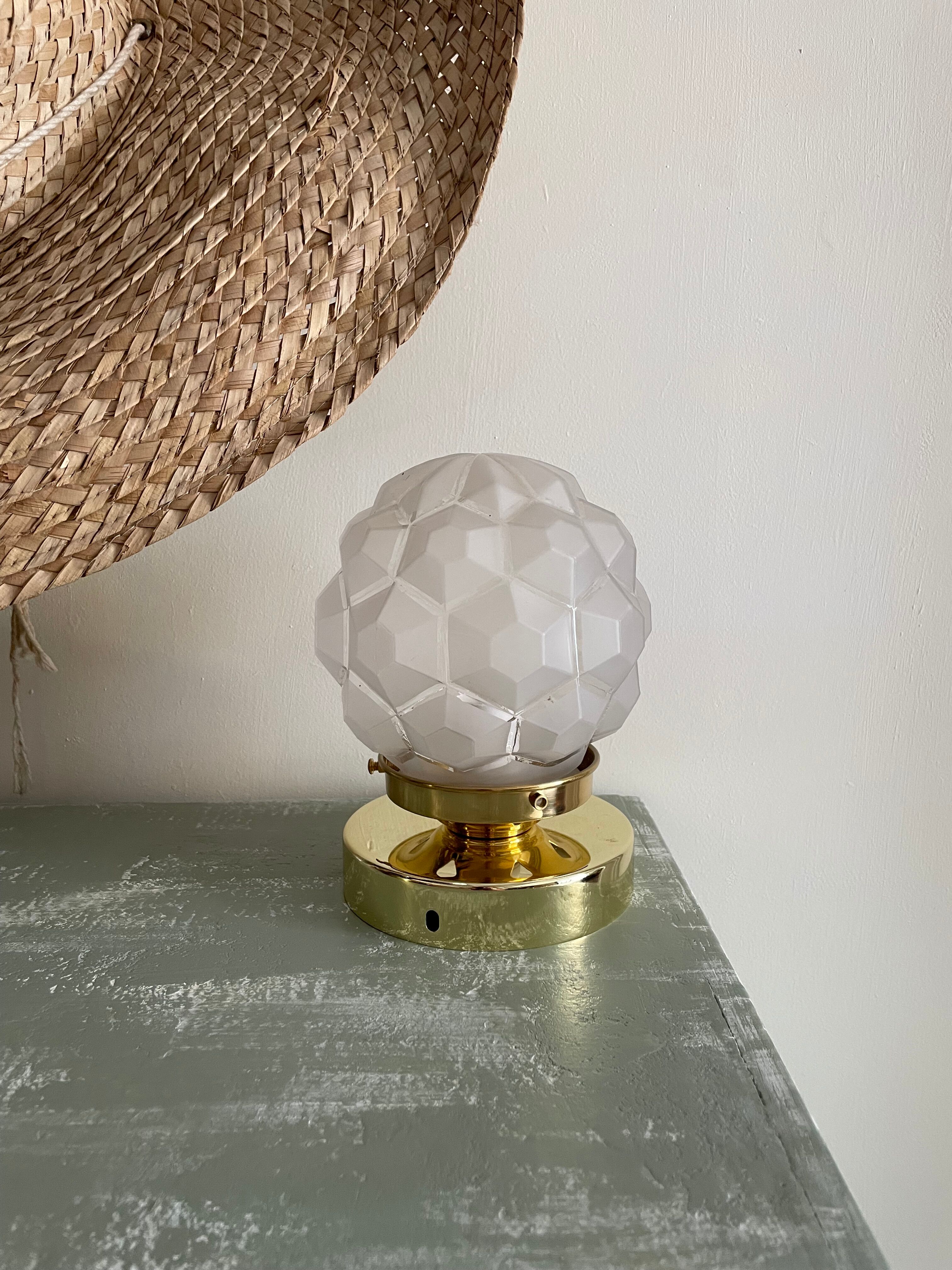 Vintage table lamp - Facing glass globe