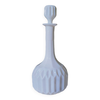 Carafe en opaline