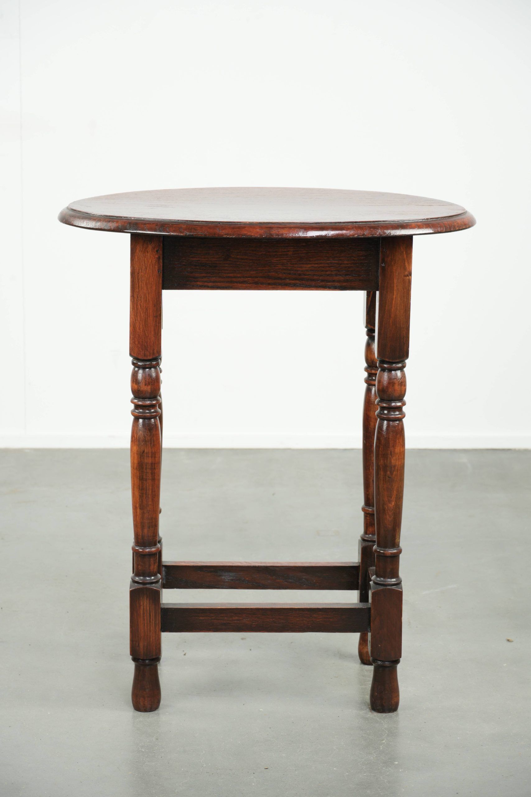 Table d'appoint ovale en chêne anglais antique du début du 20e siècle