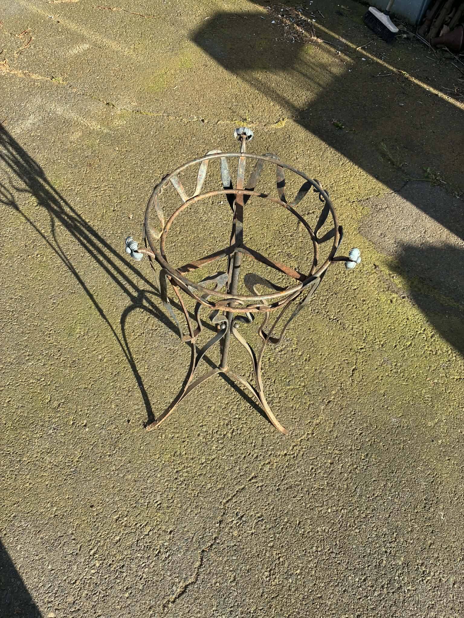 Plant stand/black pot