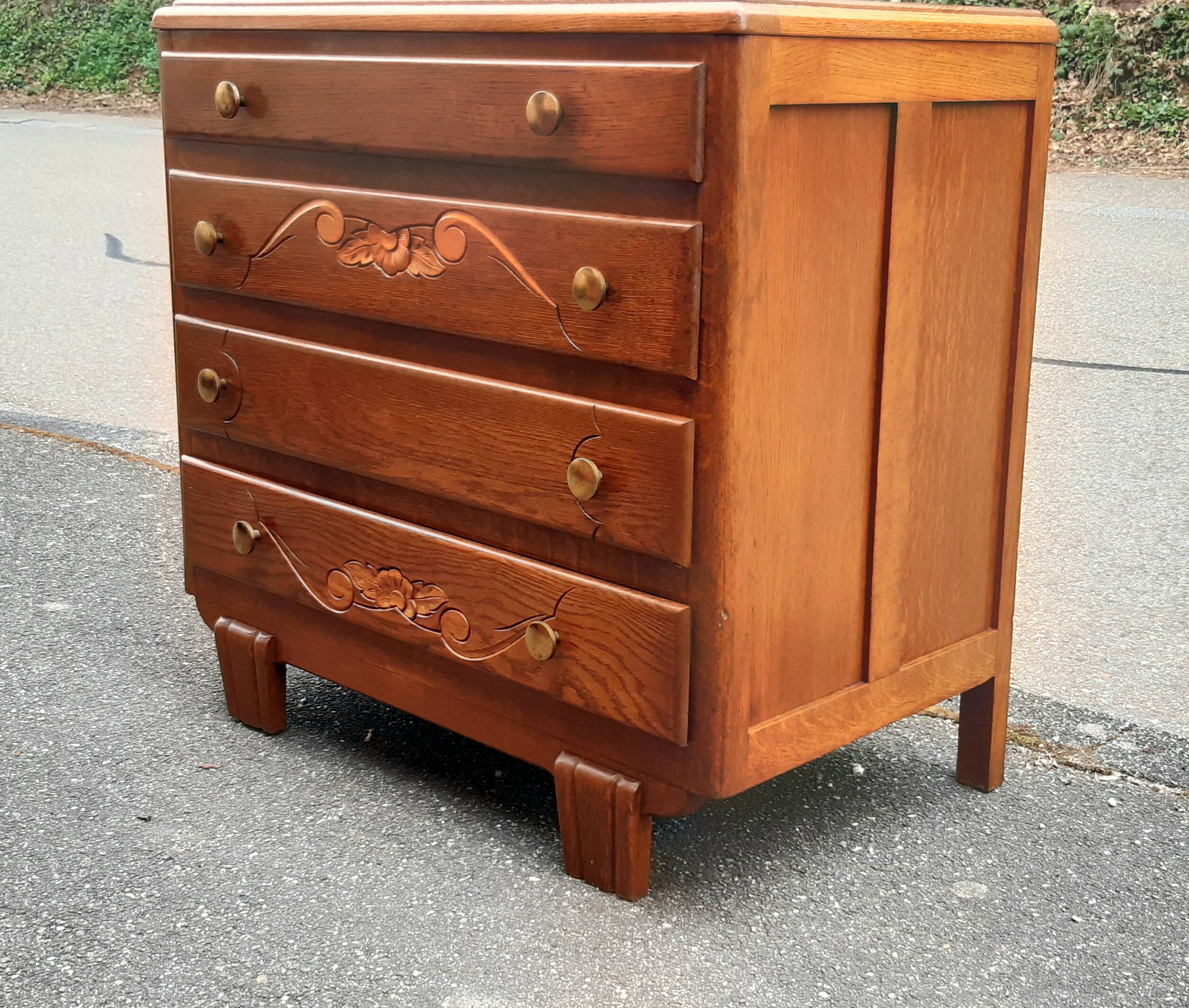 Art Deco chest of drawers in gilded oak