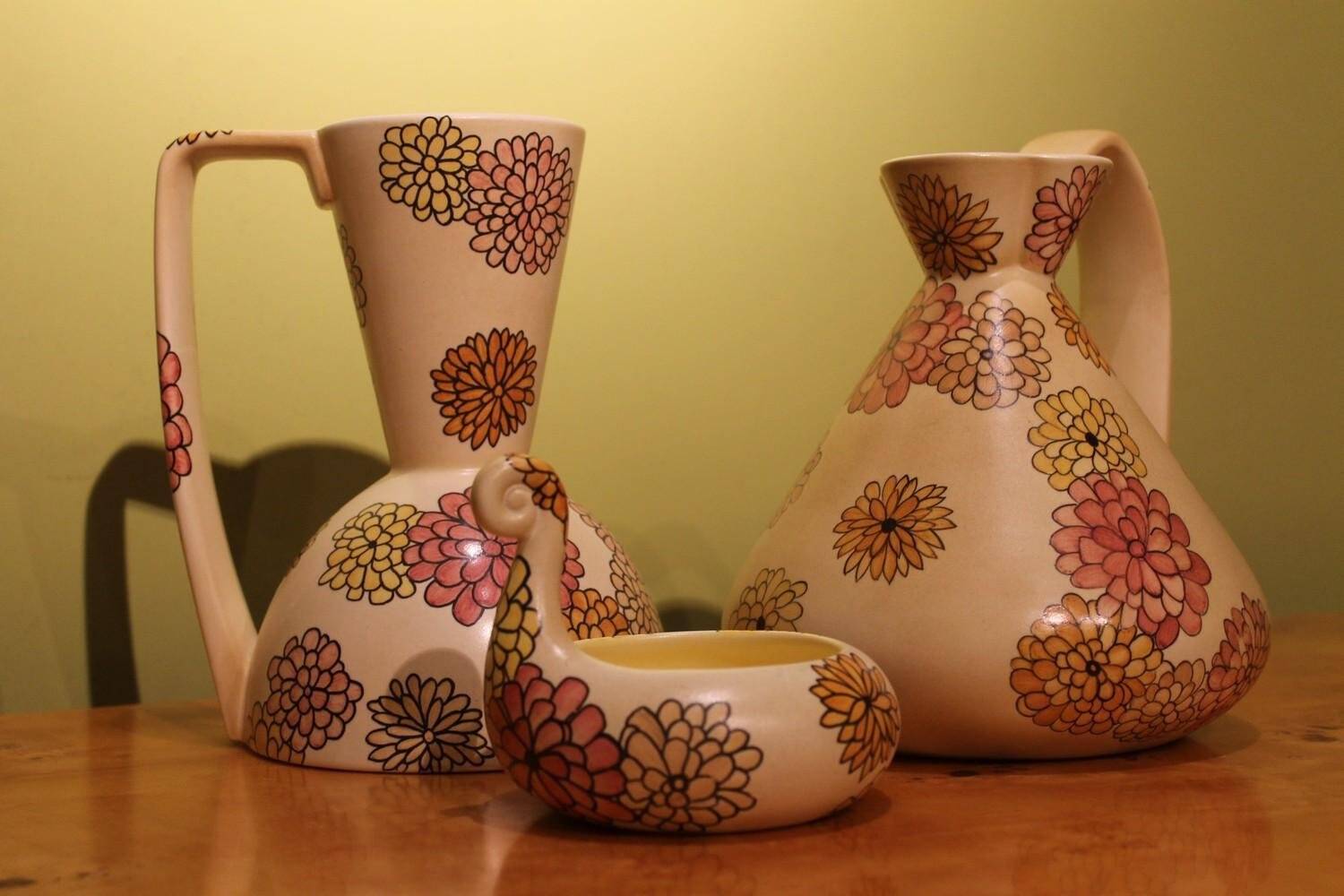 Jarre en céramique Art Déco italienne, ensemble de pichet et plateau avec motifs floraux de Lenci, années 1930, ensemble de 3 pièces