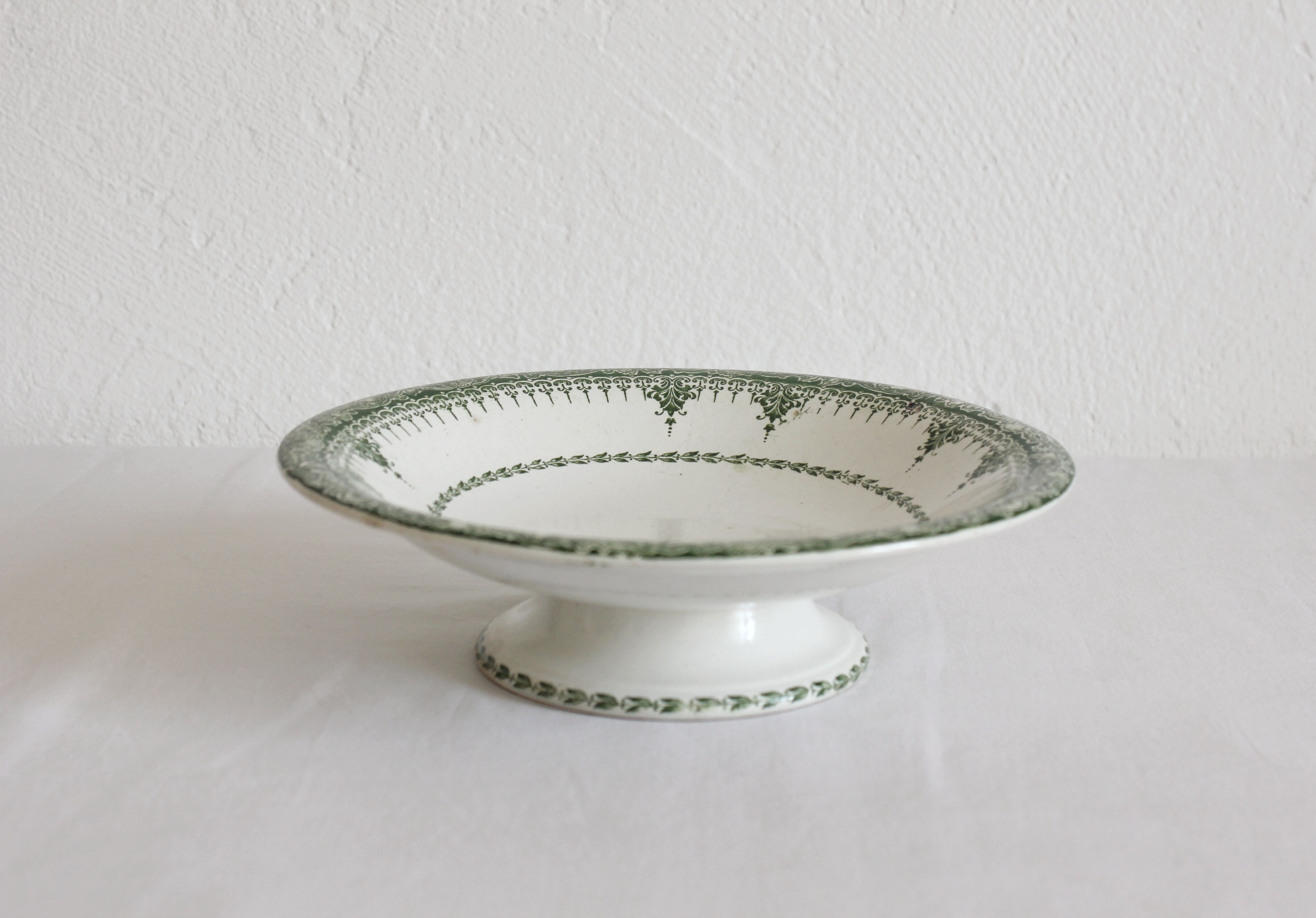 Ironstone compote dish "Ariane", Onnaing pottery, late 19th century