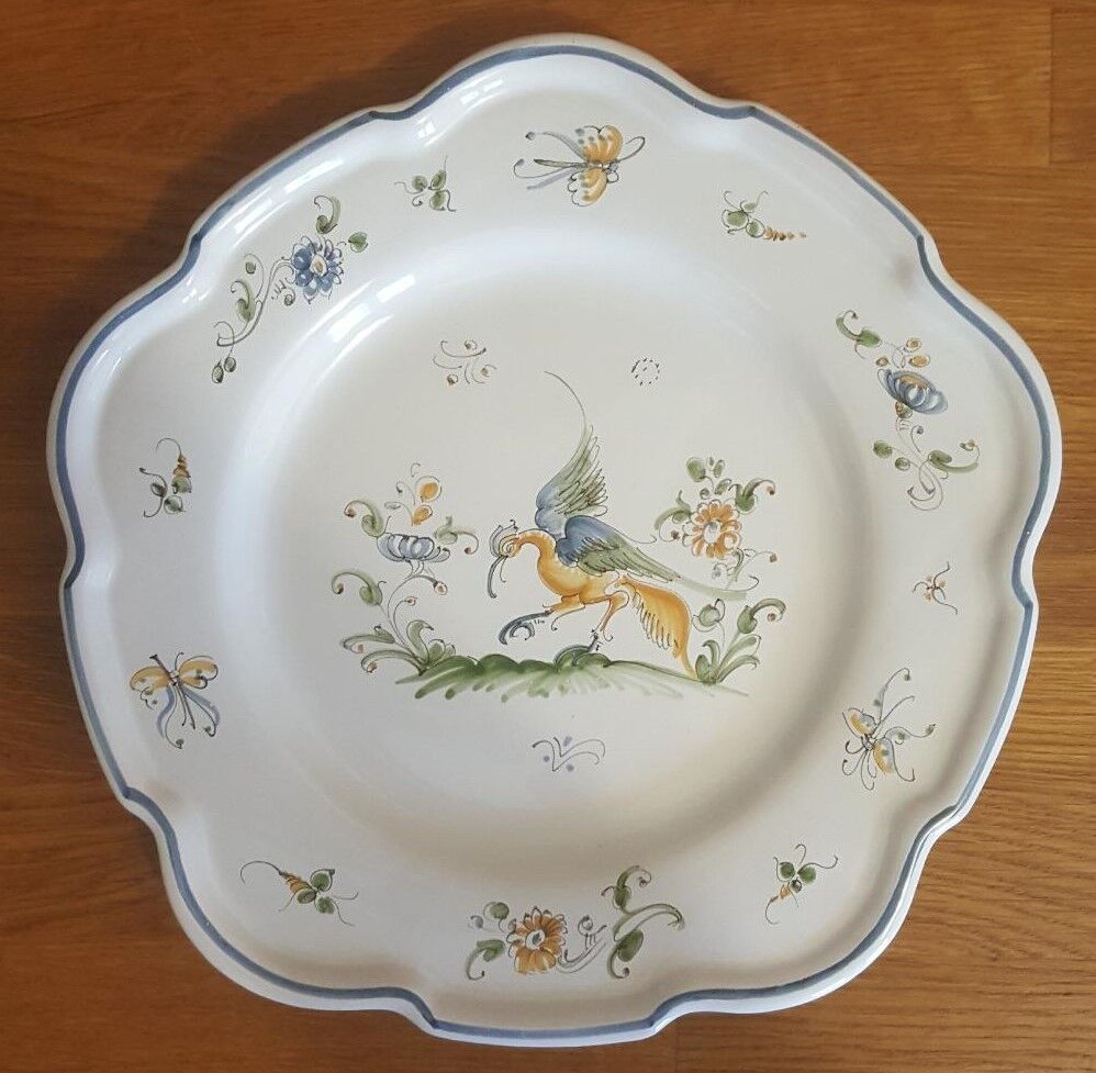 Moustiers earthenware plate from the Atelier des Fontaines
