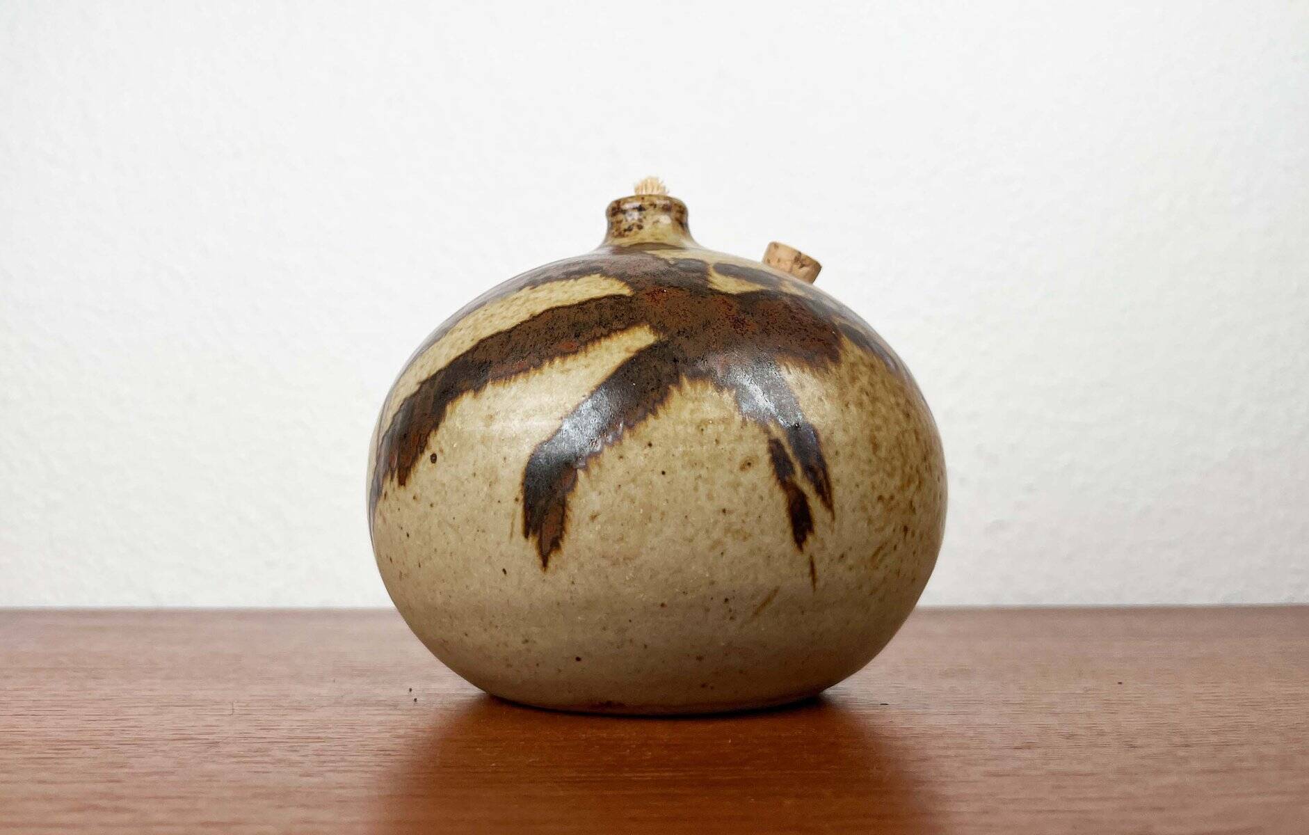 Mid-century Danish studio ceramic oil lamp by Aage Würtz, 1960s.