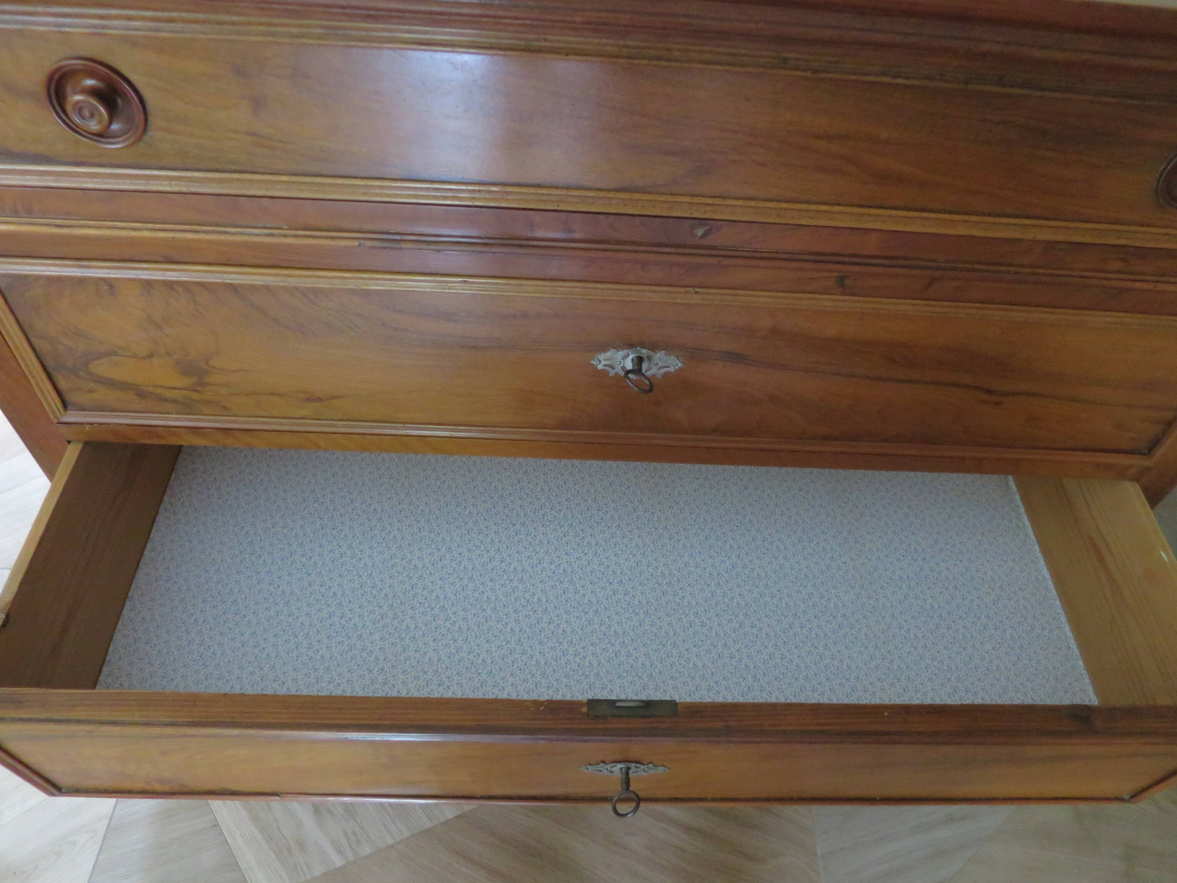 Rare - Pretty old chest of drawers with 4 drawers and 3 locks - In walnut - 1930