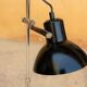 Lampadaire en métal noir avec 2 spots