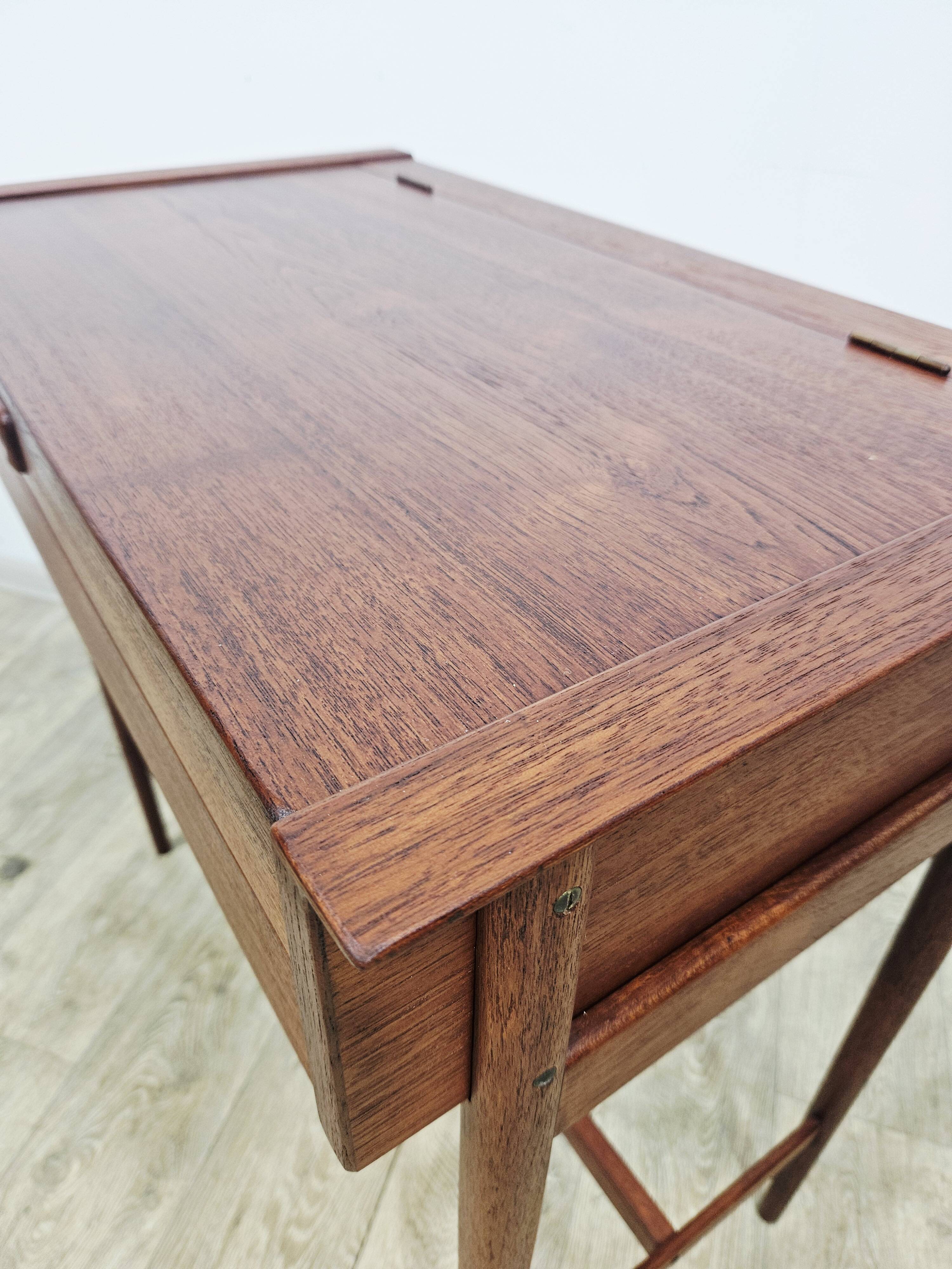 Coiffeuse en teck scandinave – Design danois des années 1960.