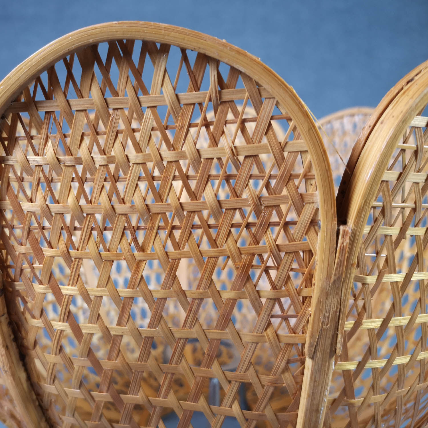 Flower suspension in braided rattan and vintage openwork - very nice condition