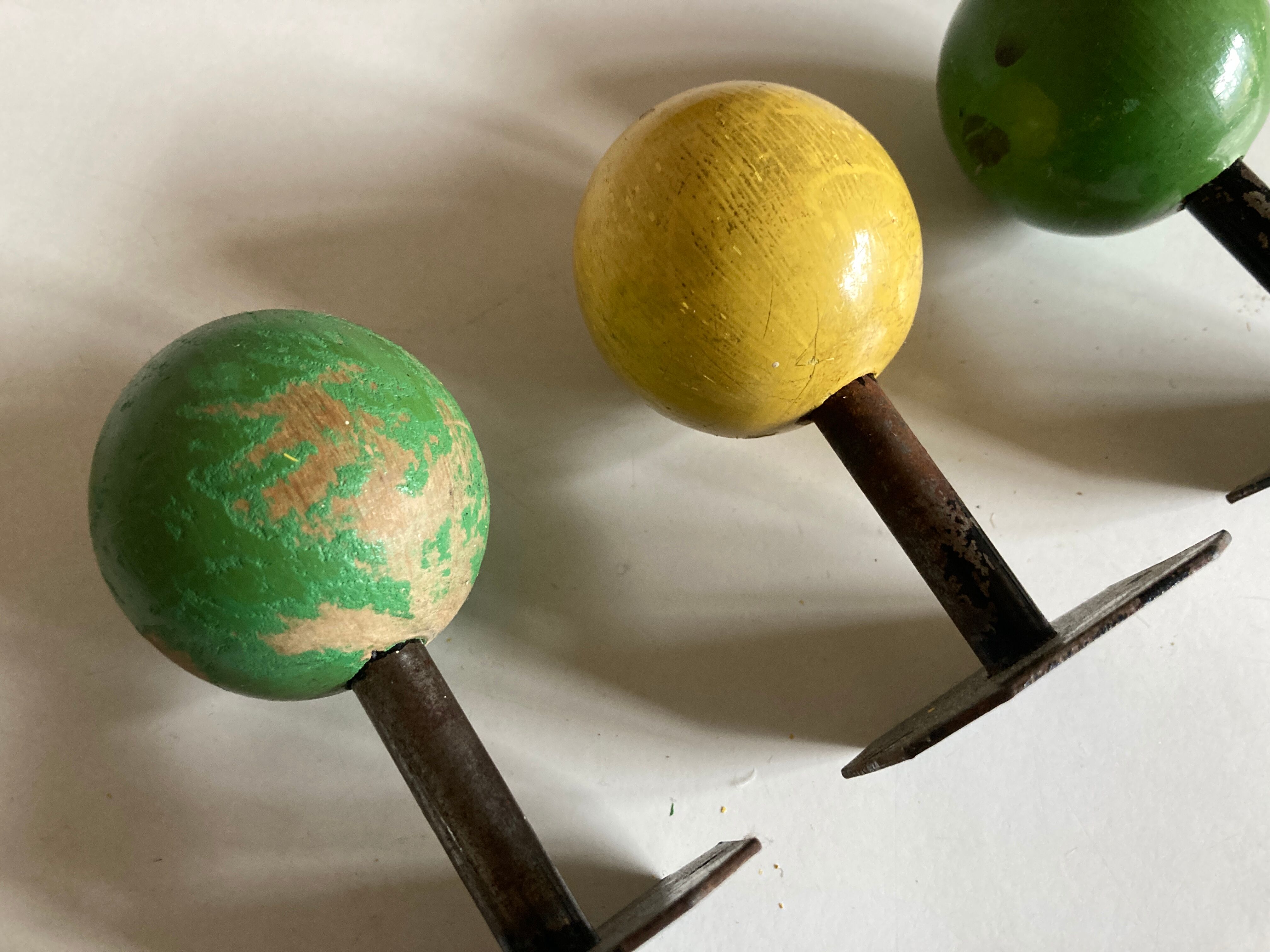 Patères boules en bois 1950 La Samaritaine