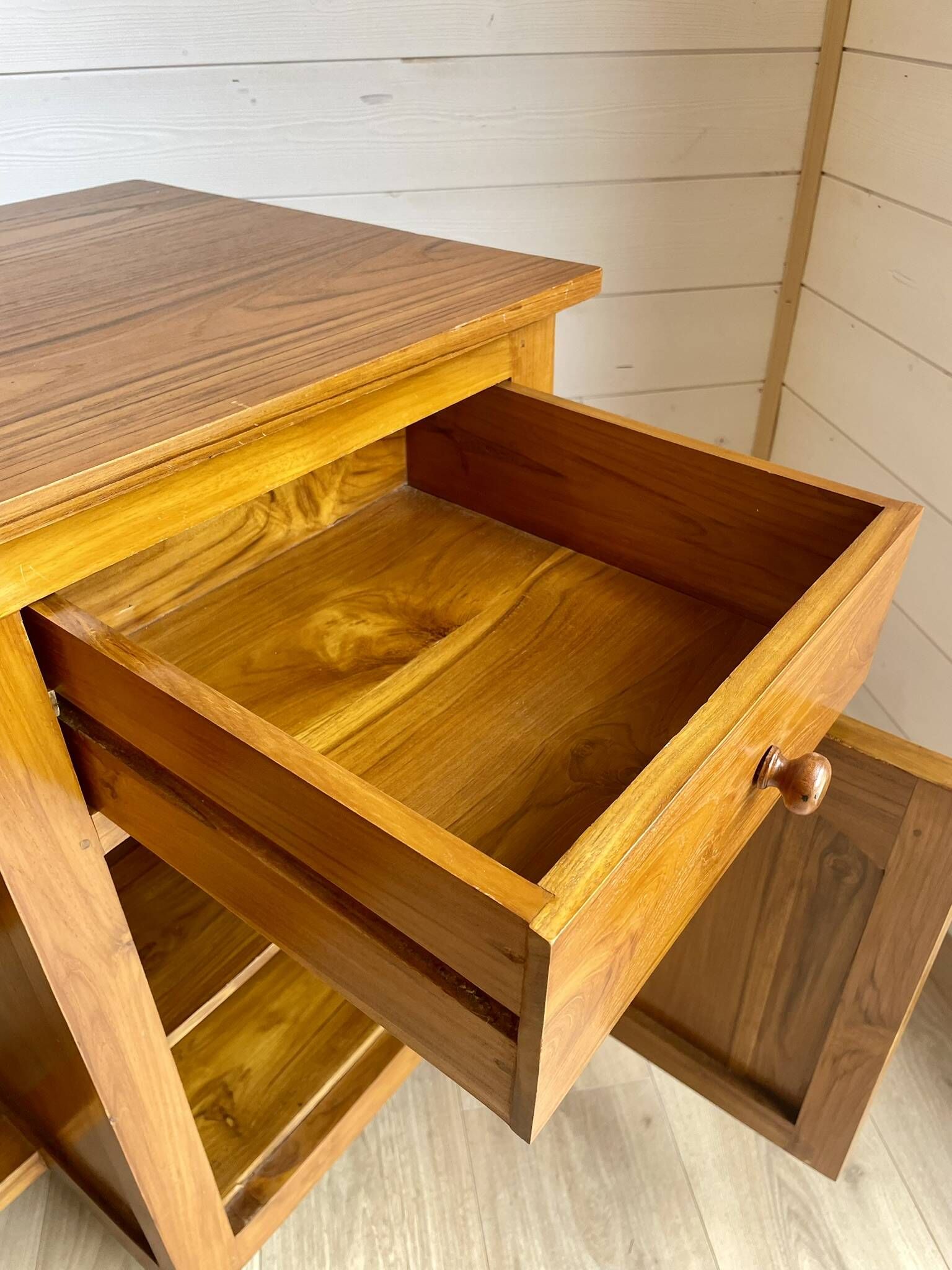 Vintage wooden desk with 1 drawer and 1 door.