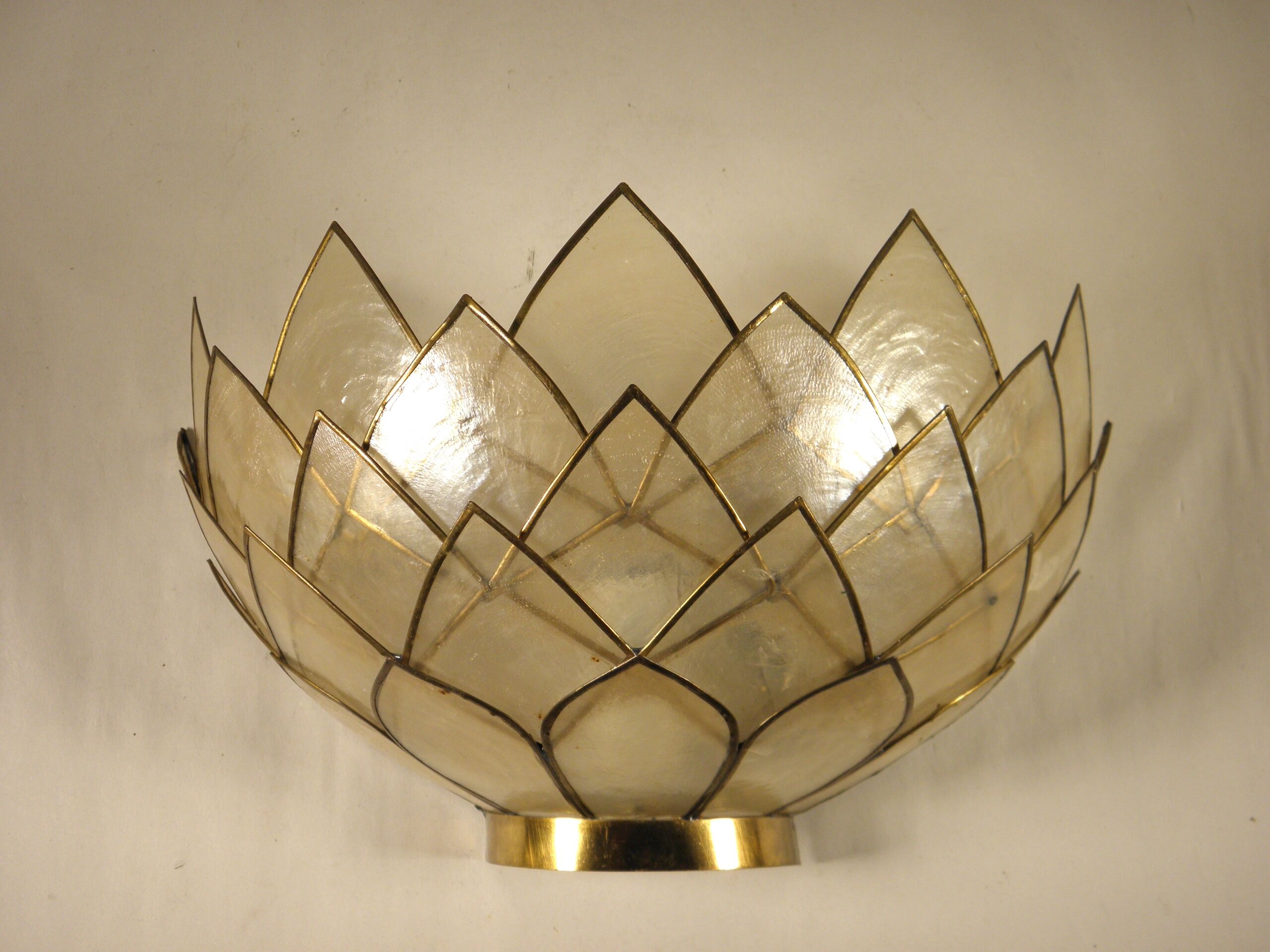 Mother-of-pearl and brass wall lamp