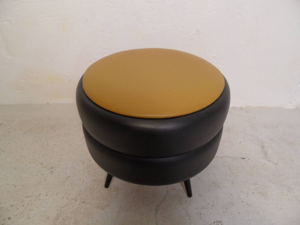 Vintage skai pouffe
