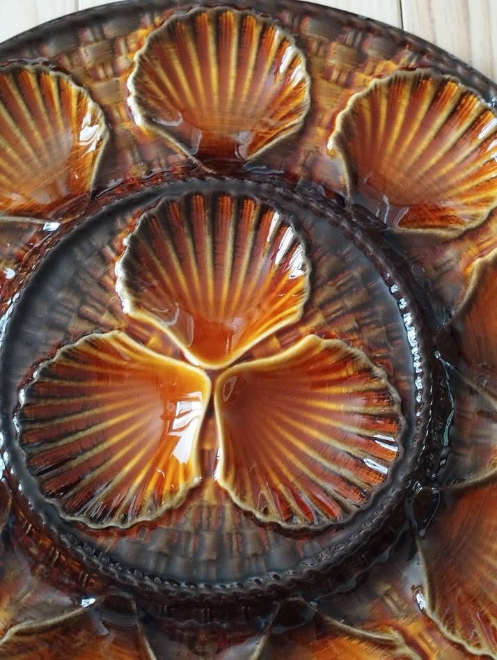 large earthenware dish for oysters or scallops