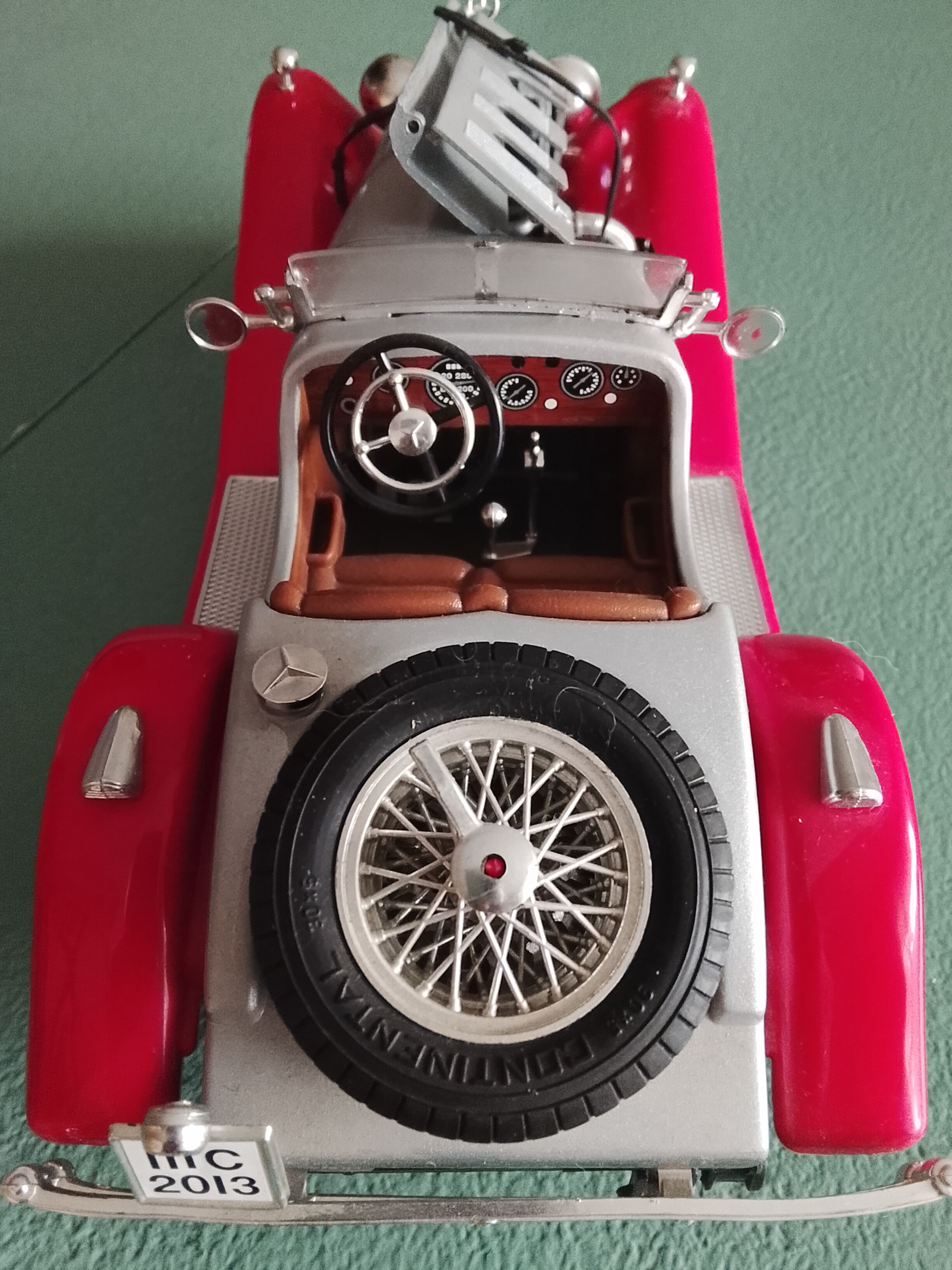 Miniature Mercedes-Benz in 1/18 scale