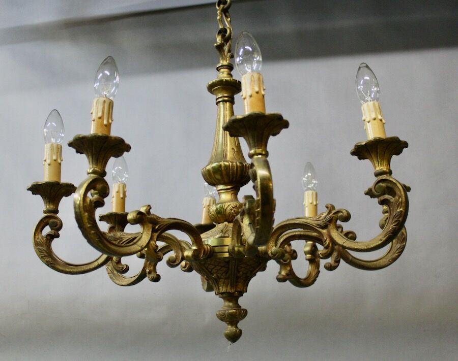Lustre en bronze à 8 bras de lumière