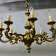 Lustre en bronze à 8 bras de lumière