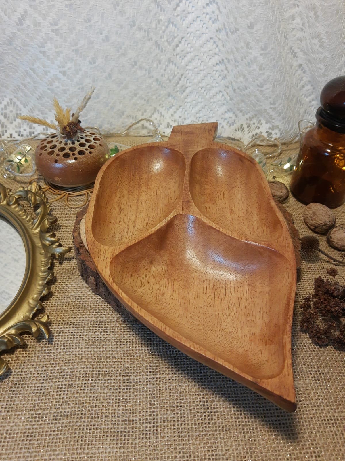 Wooden aperitif tray, leaf-shaped / empty vintage pocket