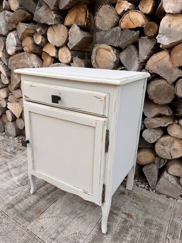 Meuble de rangement ancien rénové