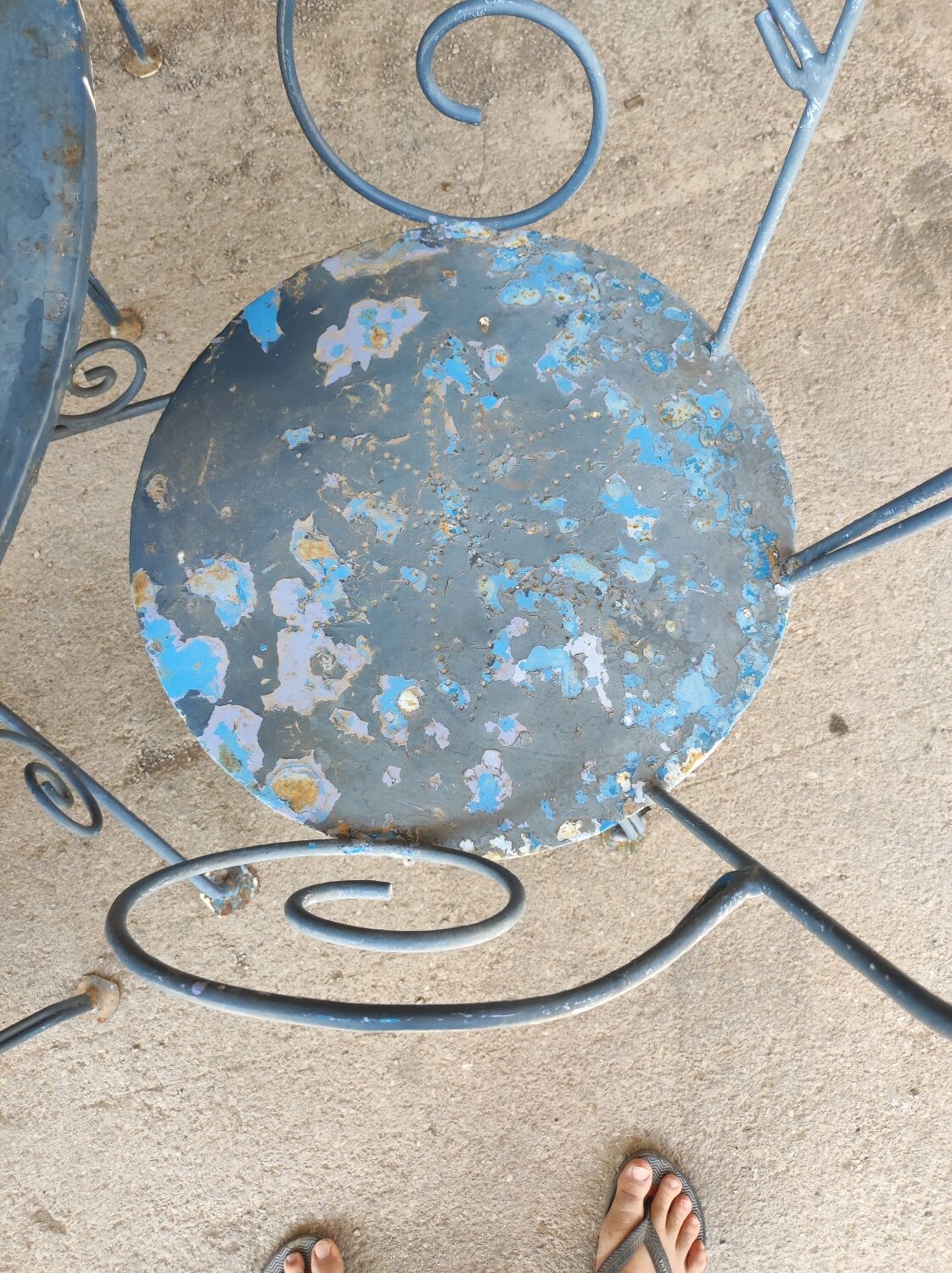 Ensemble de jardin 4 fauteuils et une table en fer forgé