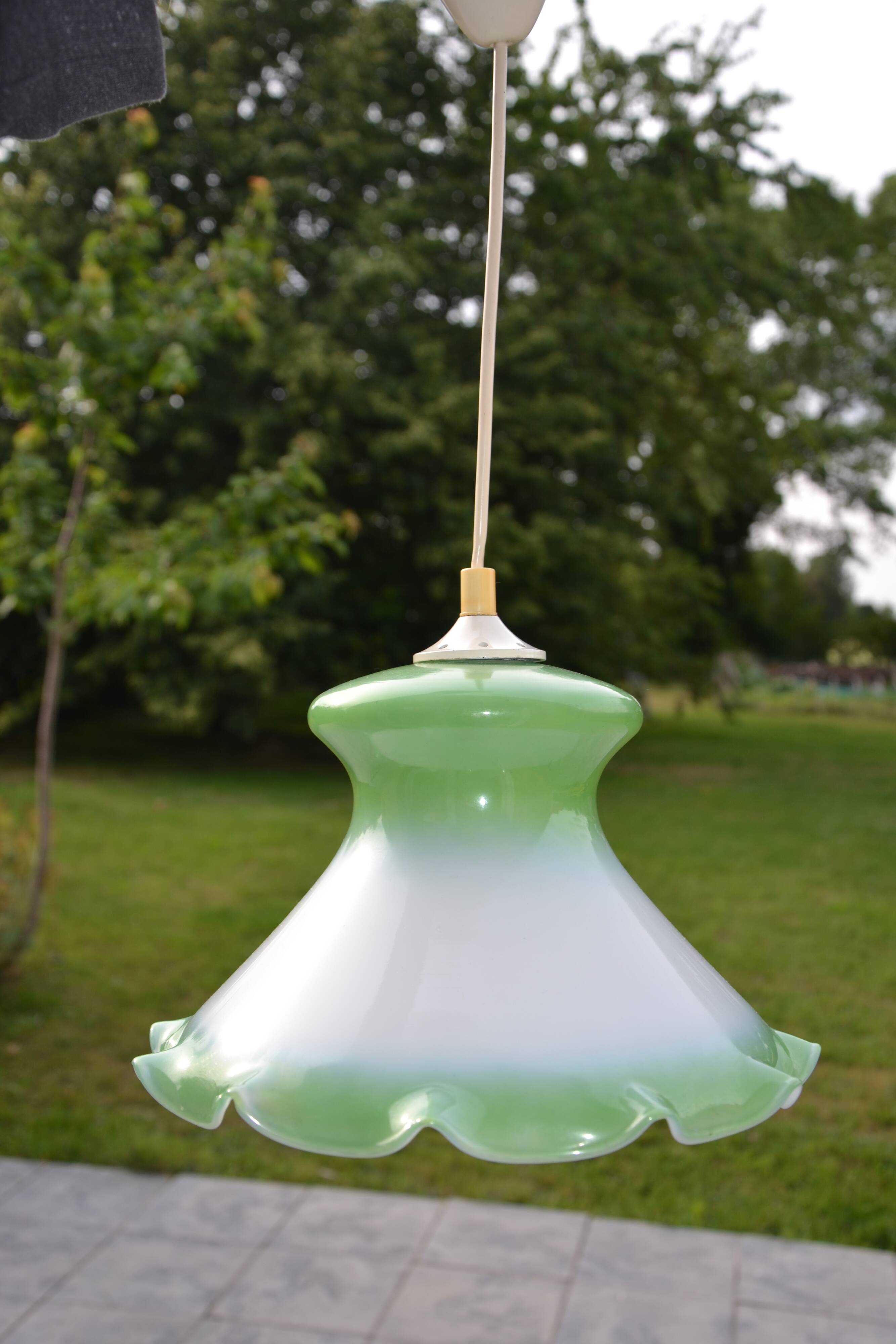 Vintage suspension in green opaline