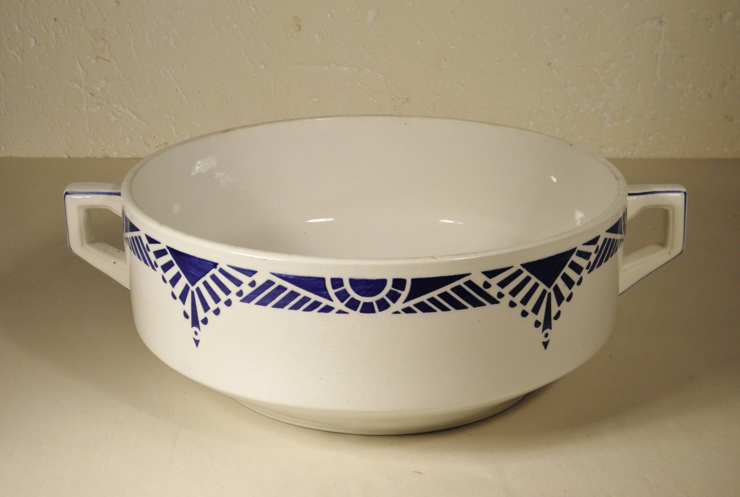 Art Deco bowl in Orchies earthenware