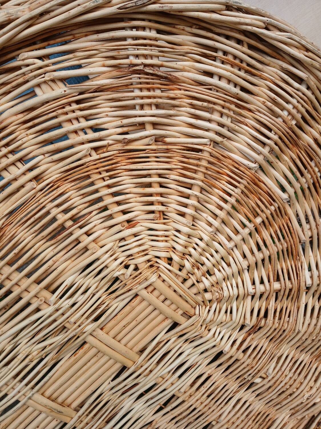 Wicker pastry basket