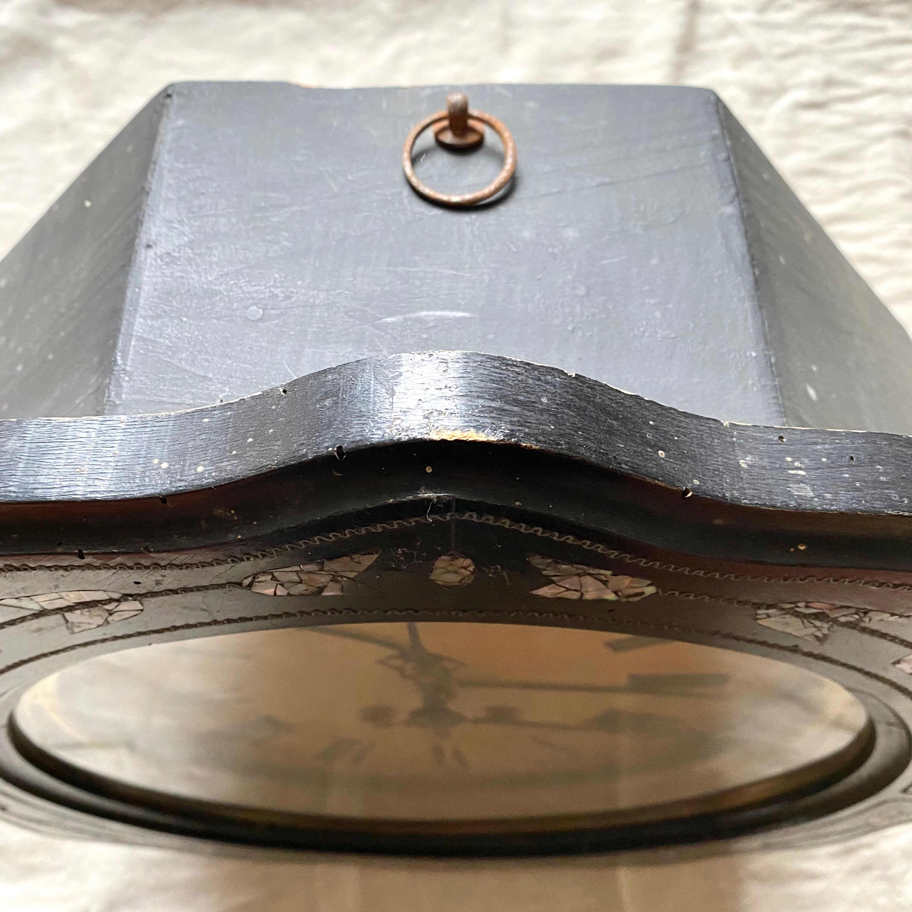 Horloge ancienne œil de bœuf bois et nacre