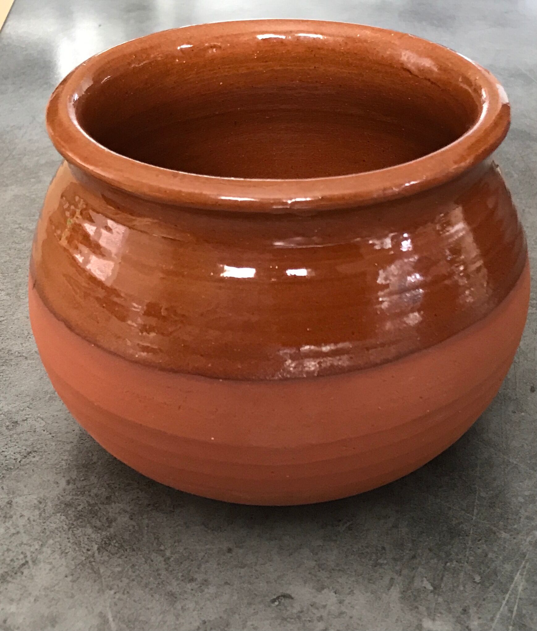 Matt and glazed round earthenware pot
