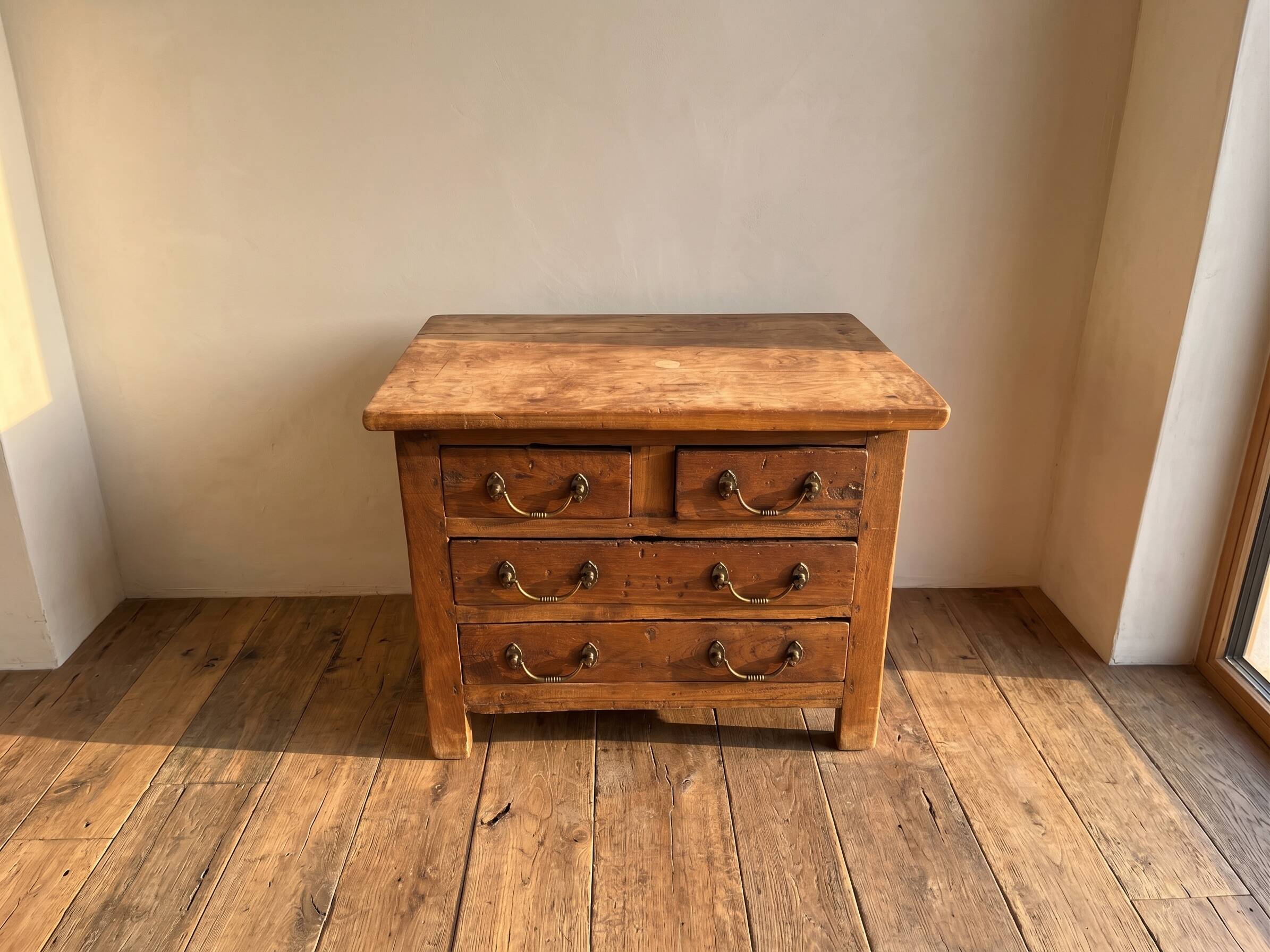 Small storage and decorative furniture