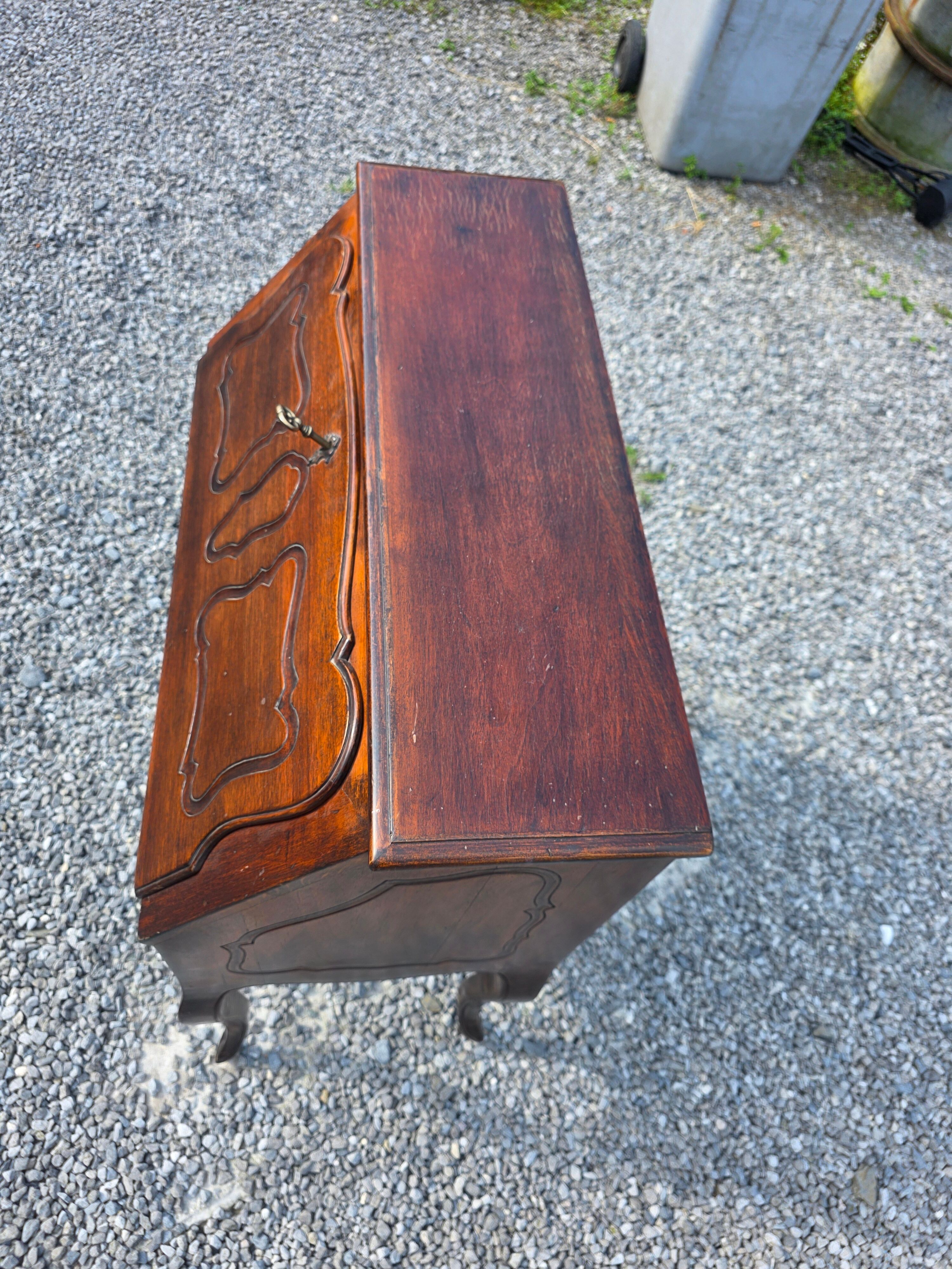 Curved donkey desk in walnut (secretary)