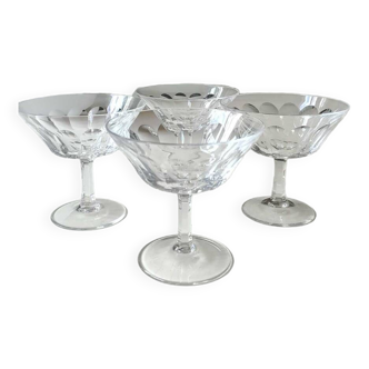 Lot.4. x Coupes à champagne en cristal taillé. Style Baccarat. Motifs écailles. Pied hexagonal multifacettes