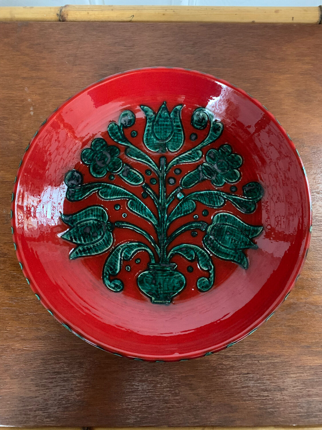 Ceramic decorative plate