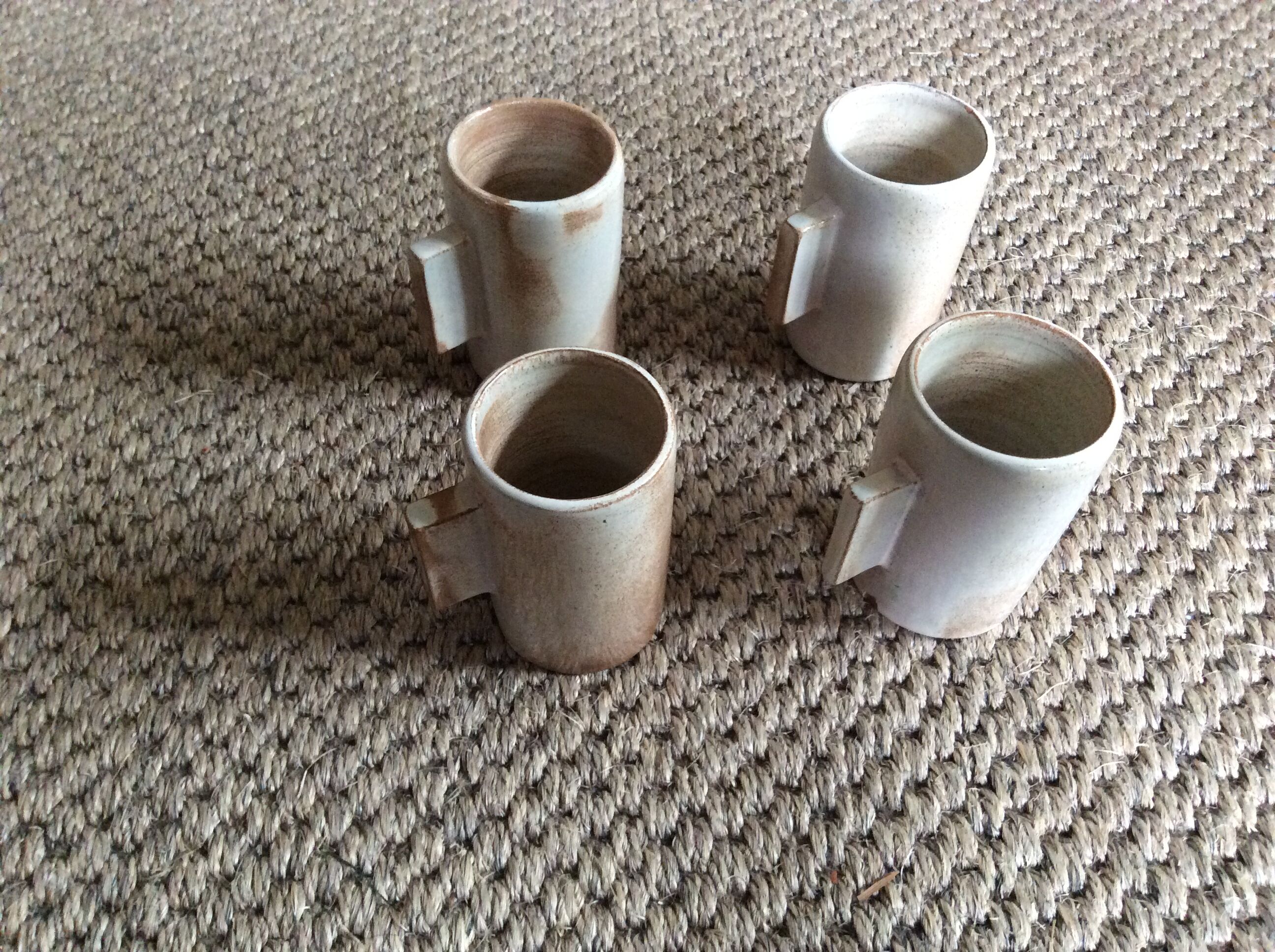 Série de 4 tasses en grès