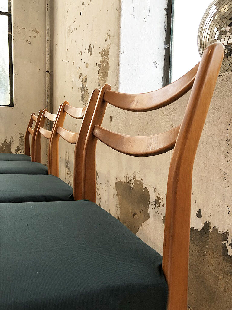 Set 4 green Scandinavian chairs