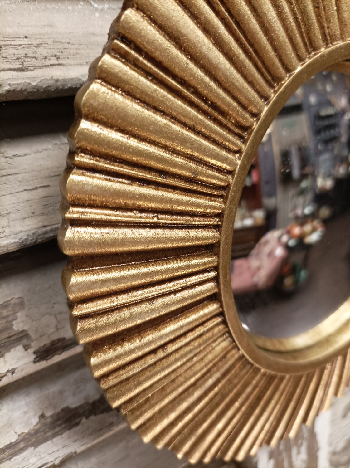 Convex mirror or golden witch's eye