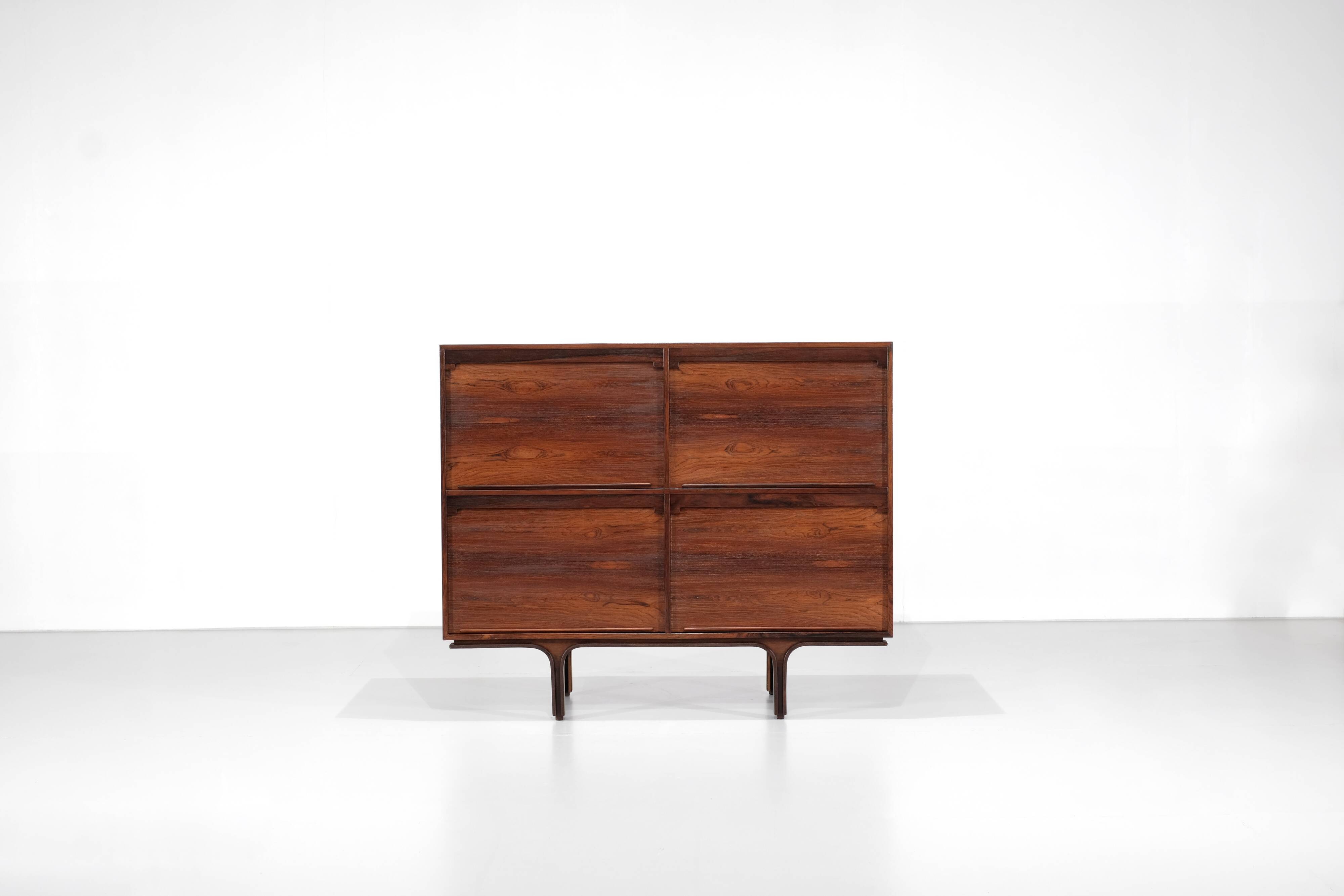 Buffet modèle 504 conçu par Gianfranco Frattini pour Bernini, Italie 1960s.