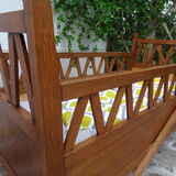 Oak crib, compass feet