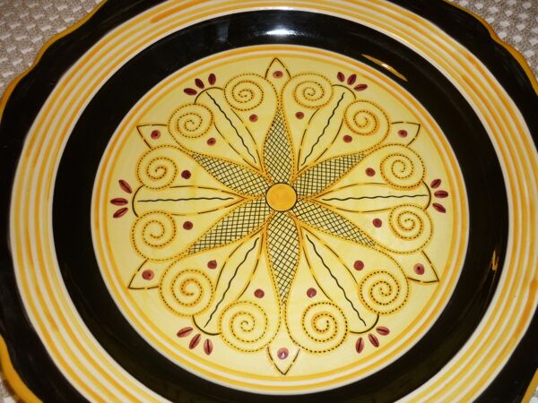 Plat noir et jaune HB Quimper, 36cm