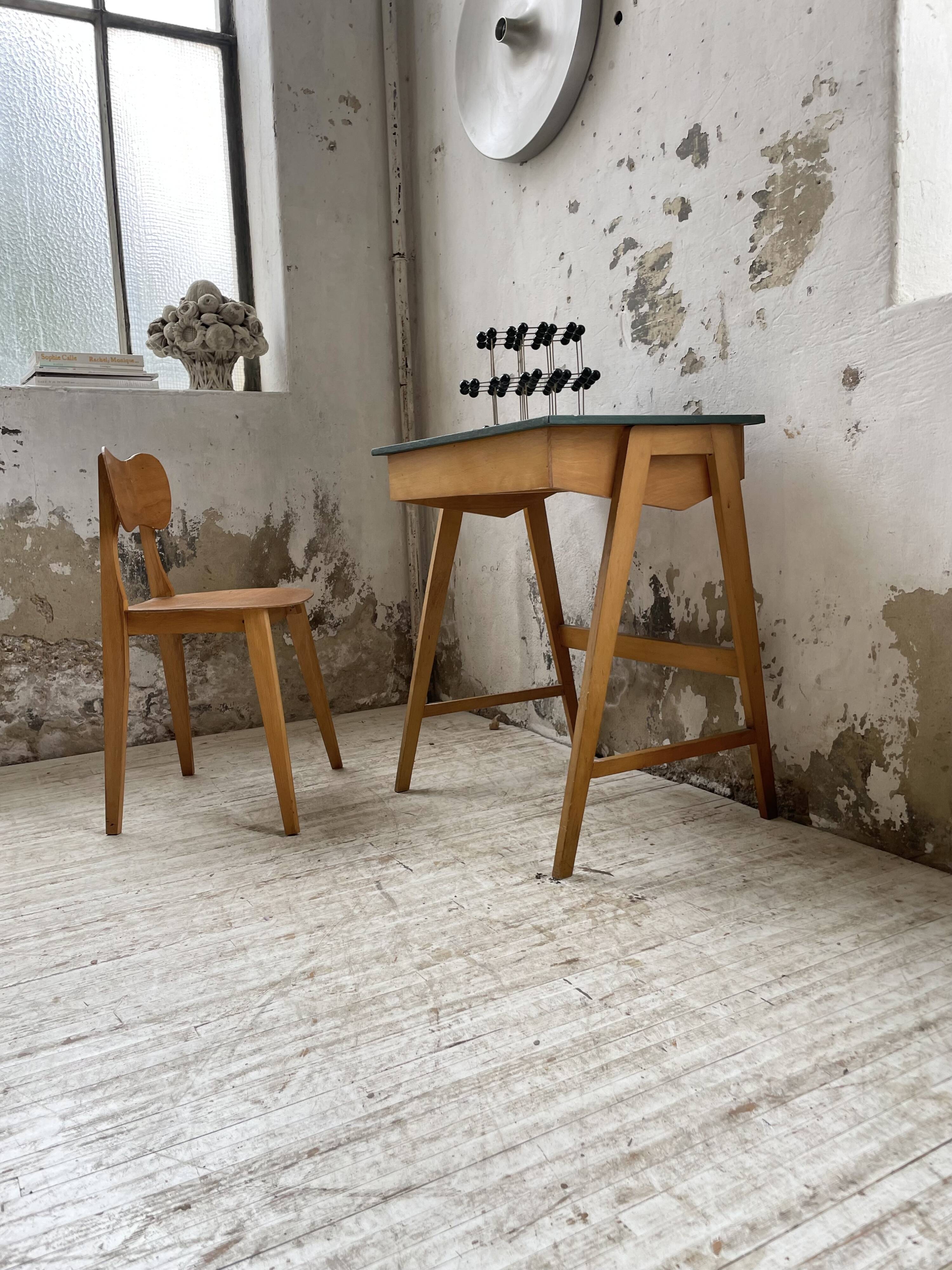 Bureau et chaise enfant pieds compas