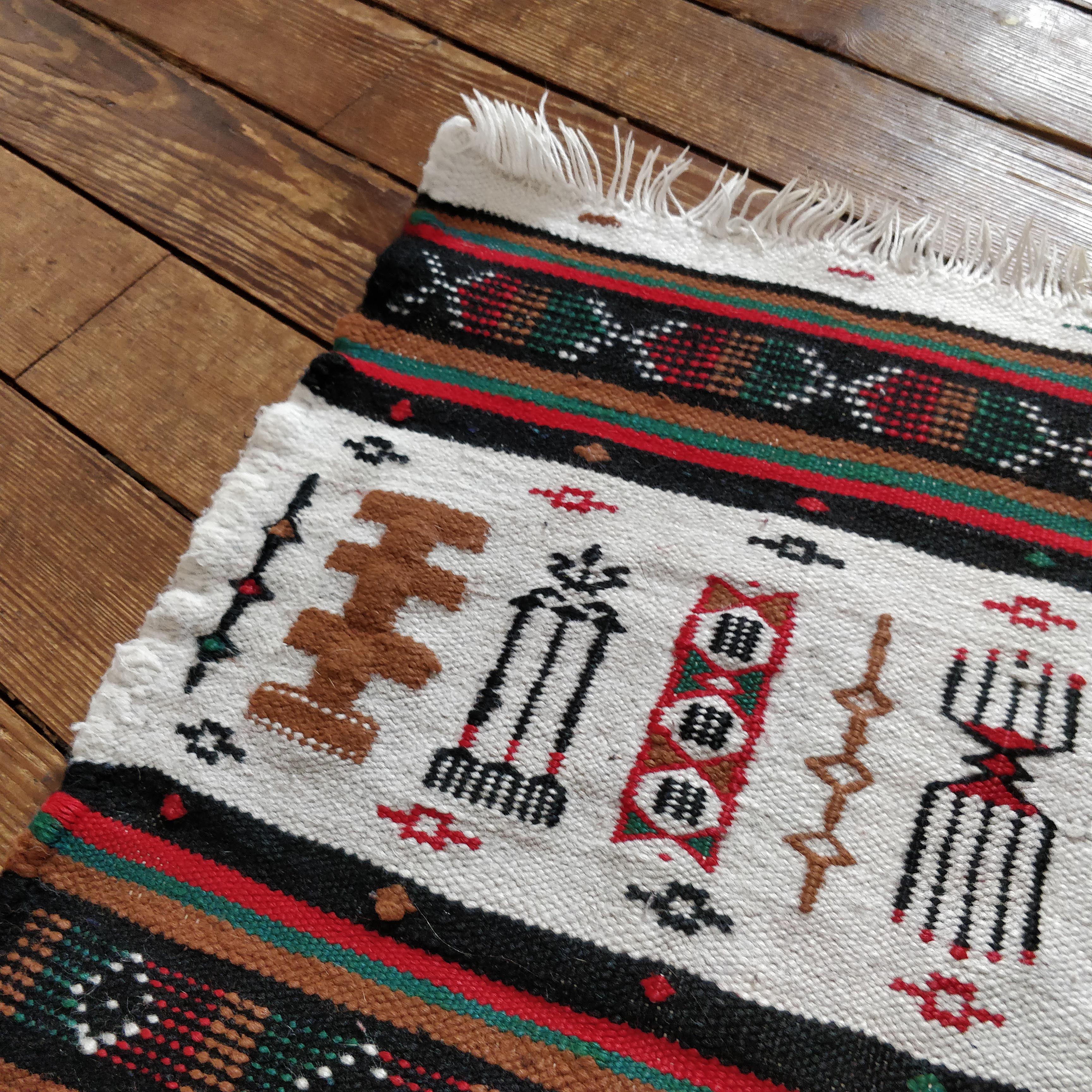 Small Berber vintage rug 47x75cm