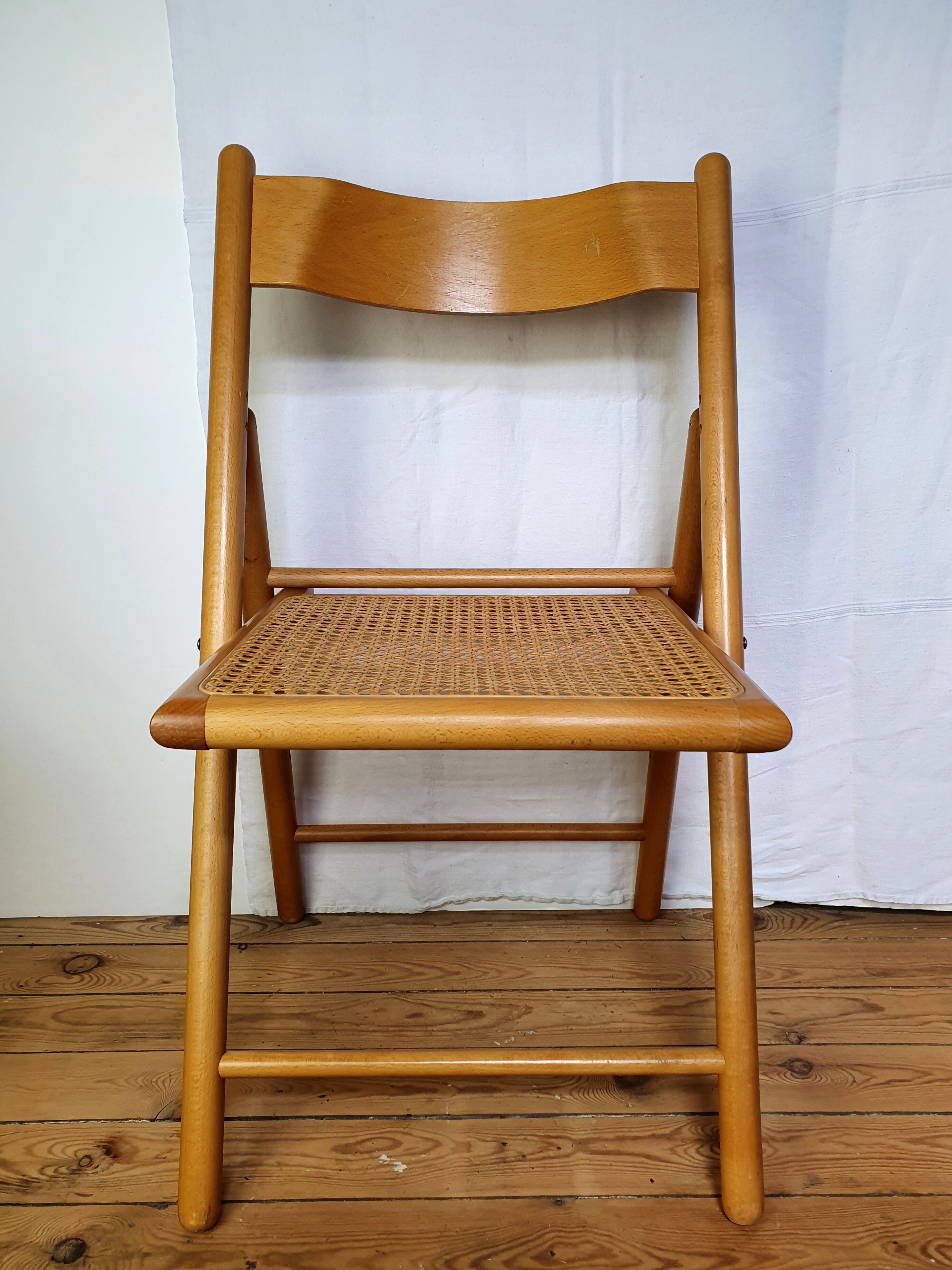 Chaise pliante cannée